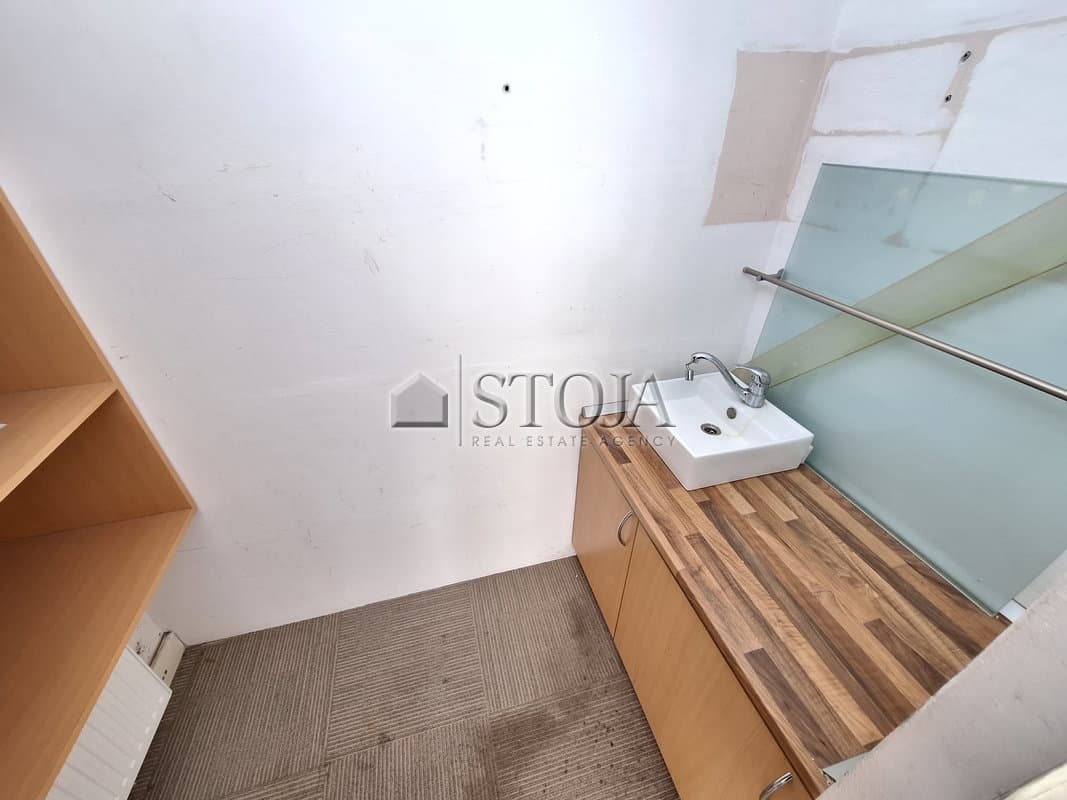 Prodaja, Poslovni prostor, Neživilska trgovina, Ljubljana okolica, Kamnik, Kamnik, 73.3 m2 — photo 2 of 7