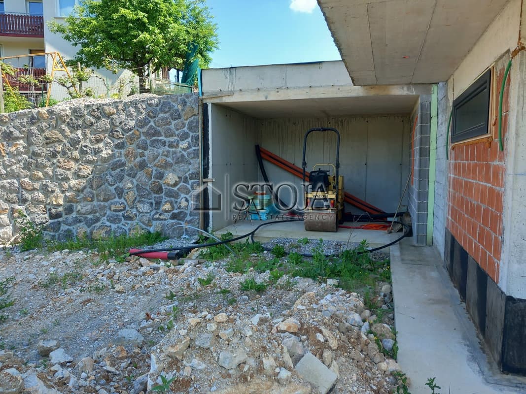 ODLIČNA HIŠA V TRETJI PODALJŠANI FAZI! — photo 4 of 13