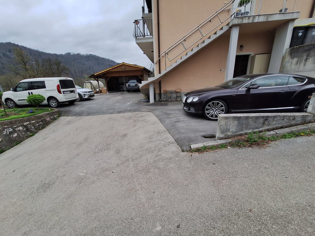 Hiša s tremi stanovanji v bližini Ljubljane! — photo 1 of 22