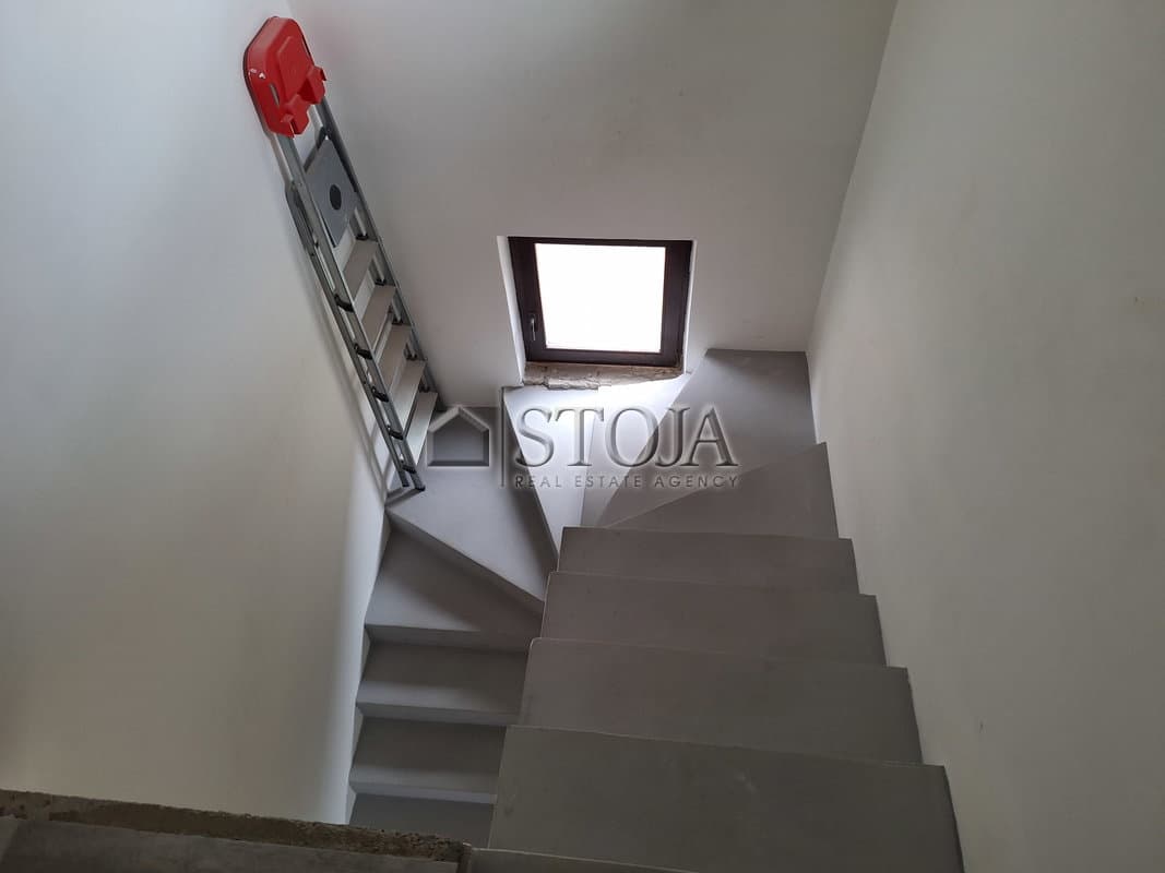 Hiša s tremi stanovanji v bližini Ljubljane! — photo 13 of 22