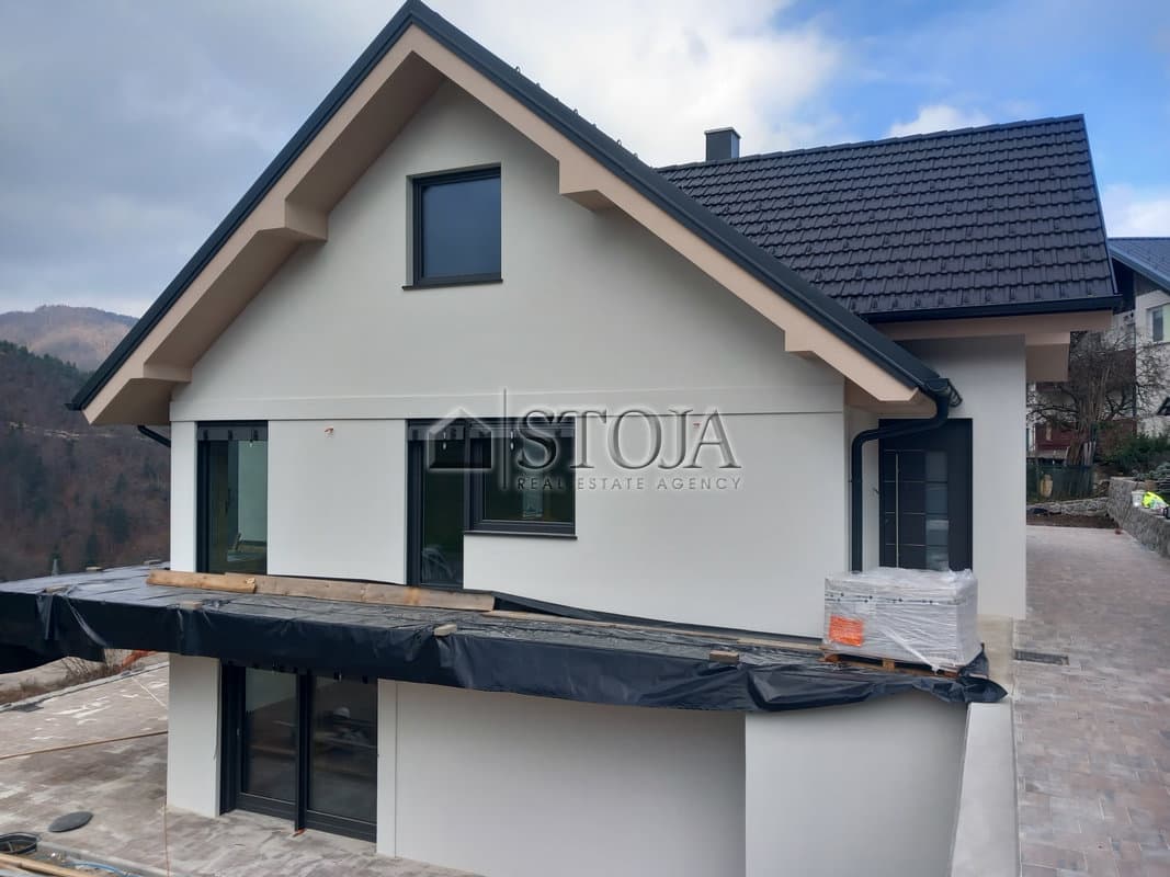 ODLIČNA HIŠA V TRETJI PODALJŠANI FAZI! — photo 12 of 13