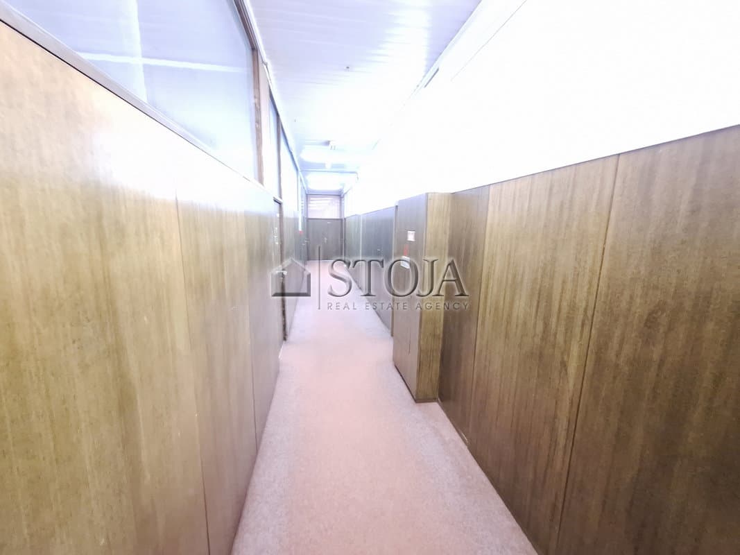 Prenovljena pisarna, obratovalni stroški in eno parkirno mesto so vključeni v ceno! — photo 2 of 3
