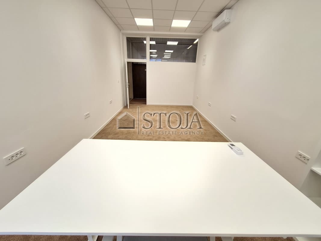 Prenovljena pisarna, obratovalni stroški in eno parkirno mesto so vključeni v ceno! — photo 3 of 3