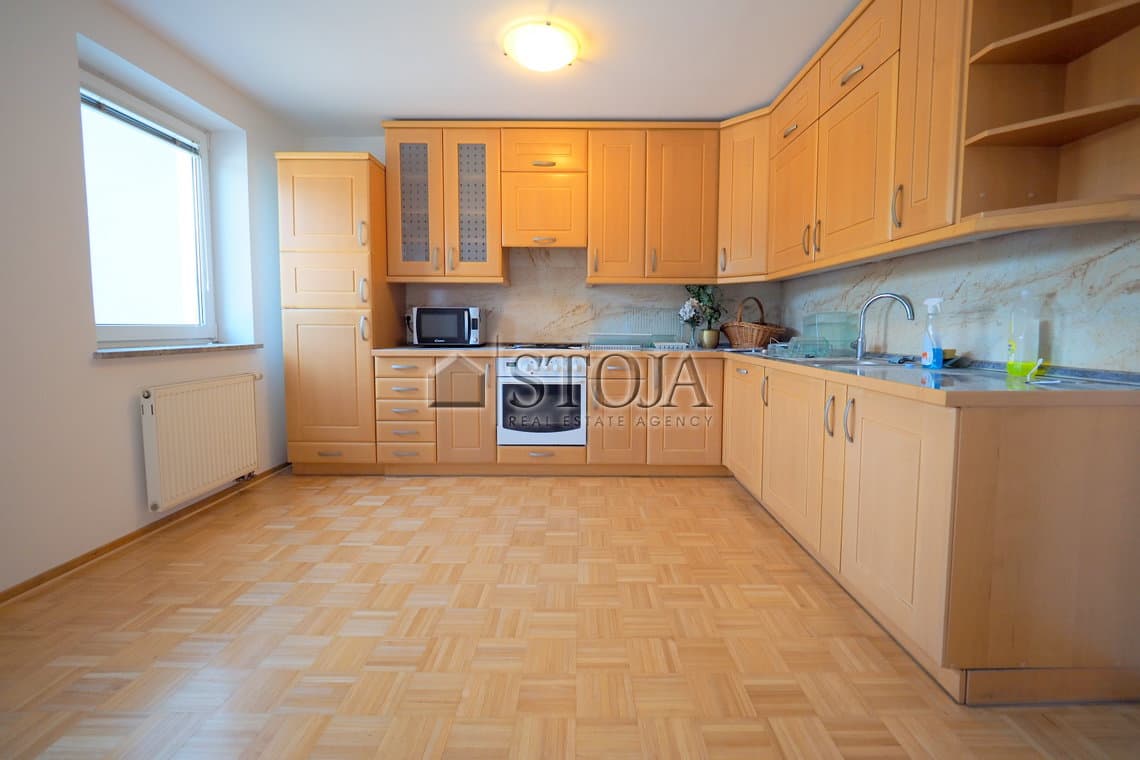 Oddaja, Hiša, Dvojček, Ljubljana mesto, Šiška, Vižmarje, 258.2 m2 — photo 4 of 12