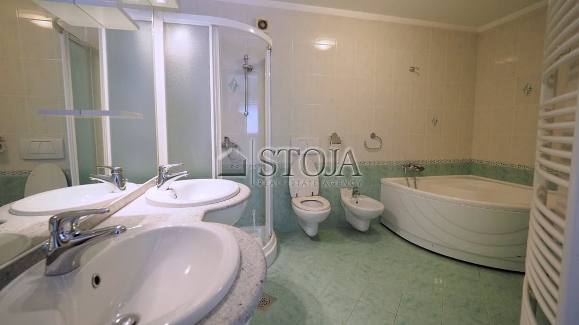 Oddaja, Hiša, Dvojček, Ljubljana mesto, Šiška, Vižmarje, 258.2 m2 — photo 6 of 12