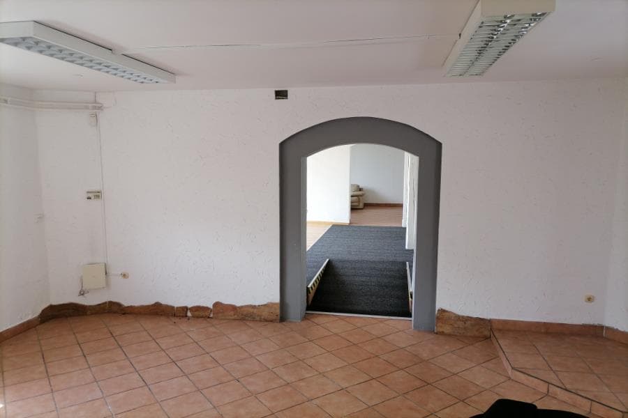 Oddaja, Poslovni prostor, Prostor za storitve, Ljubljana okolica, Grosuplje, Grosuplje, 100 m2 — photo 1 of 10