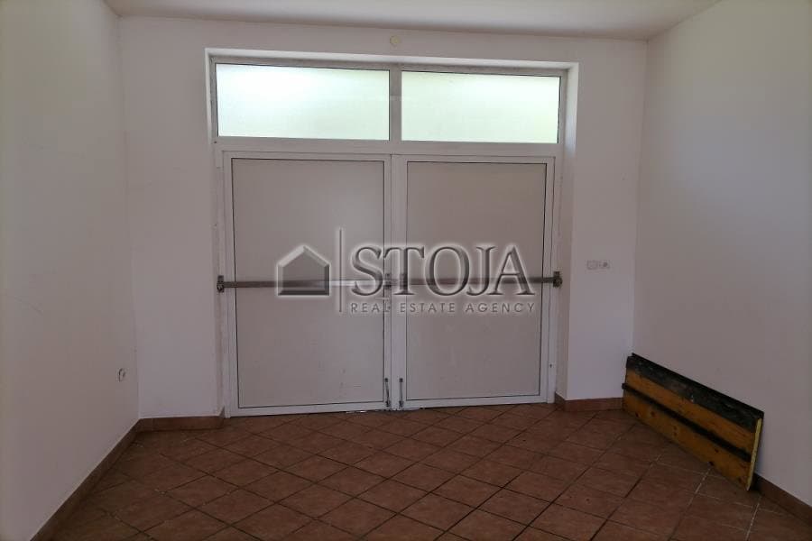 Oddaja, Poslovni prostor, Prostor za storitve, Ljubljana okolica, Grosuplje, Grosuplje, 100 m2 — photo 2 of 10
