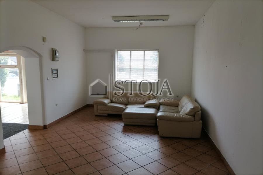 Oddaja, Poslovni prostor, Prostor za storitve, Ljubljana okolica, Grosuplje, Grosuplje, 100 m2 — photo 3 of 10
