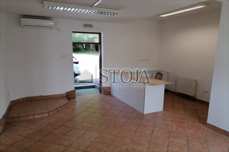Oddaja, Poslovni prostor, Prostor za storitve, Ljubljana okolica, Grosuplje, Grosuplje, 100 m2 — photo 8 of 10