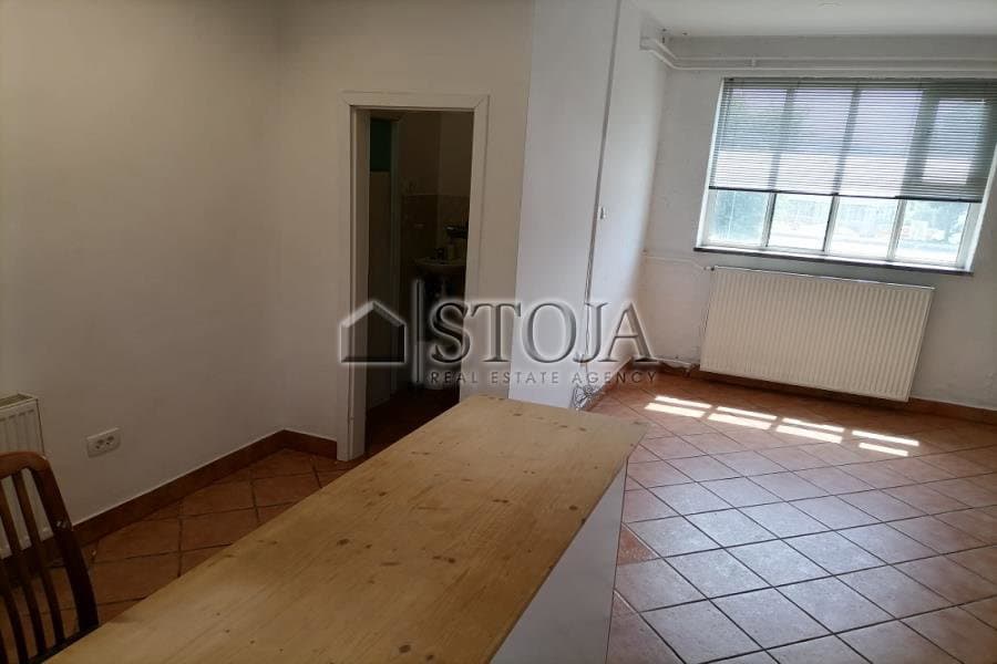 Oddaja, Poslovni prostor, Prostor za storitve, Ljubljana okolica, Grosuplje, Grosuplje, 100 m2 — photo 9 of 10