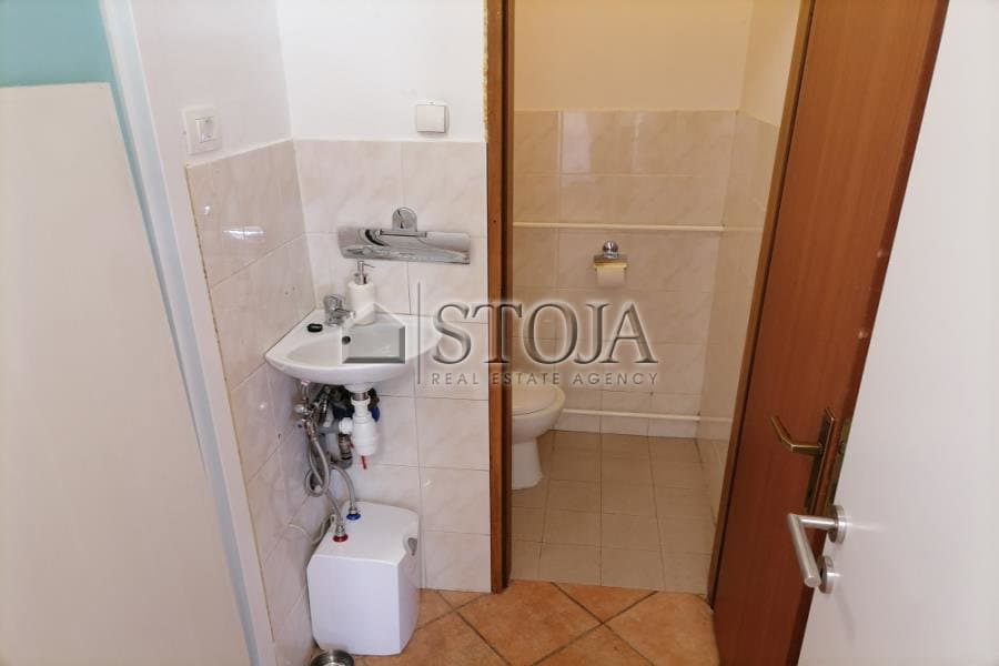 Oddaja, Poslovni prostor, Prostor za storitve, Ljubljana okolica, Grosuplje, Grosuplje, 100 m2 — photo 10 of 10
