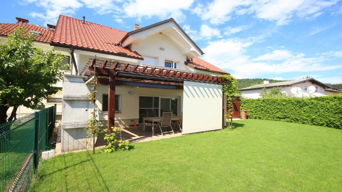 Prodaja, Hiša, Dvojček, Ljubljana mesto, Bežigrad, Črnuče, 186 m2 — photo 1 of 14