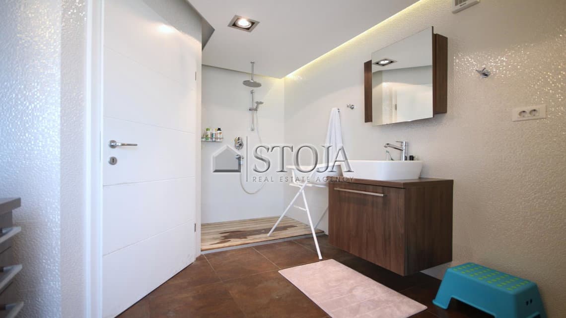 Prodaja, Hiša, Dvojček, Ljubljana mesto, Bežigrad, Črnuče, 186 m2 — photo 13 of 14