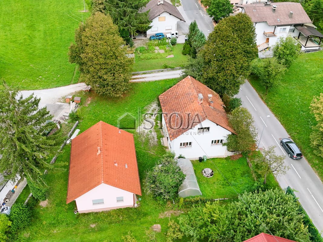 Dve hiši in velika parcela; Drenov grič. — photo 17 of 18