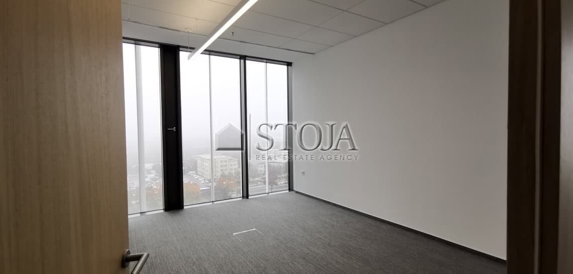 moderna stavba, Pisarne Slovenija, eksluzivna poslovna stavba, energetsko učinkovita, DGNB certifikat, btc pisarne, luksuzne pisarne — photo 8 of 12