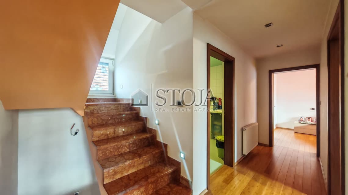 Prodaja, Hiša, Dvojček, Ljubljana mesto, Moste-Polje, Bizovik, 250 m2 — photo 20 of 23