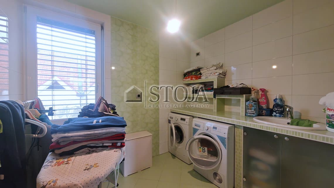 Prodaja, Hiša, Dvojček, Ljubljana mesto, Moste-Polje, Bizovik, 250 m2 — photo 15 of 23