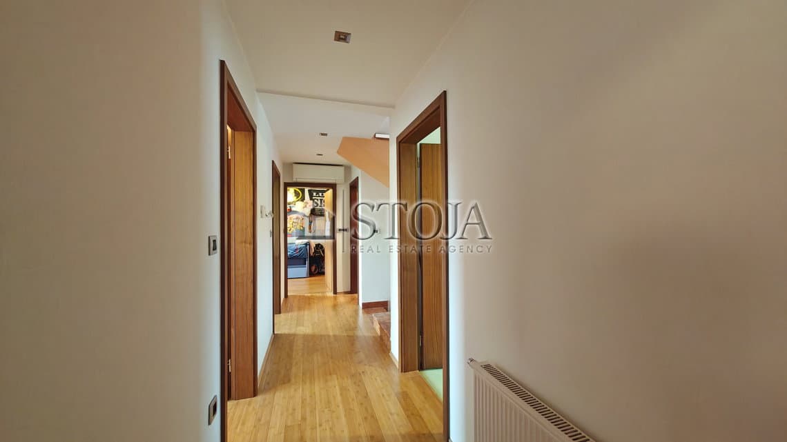Prodaja, Hiša, Dvojček, Ljubljana mesto, Moste-Polje, Bizovik, 250 m2 — photo 19 of 23