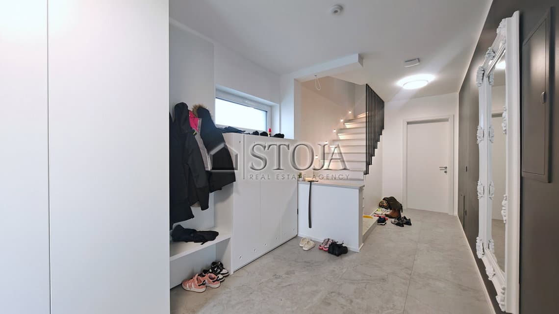 Prodaja, Hiša, Samostojna, Ljubljana okolica, Dol pri Ljubljani, Dol pri Ljubljani, 227.6 m2 — photo 2 of 23