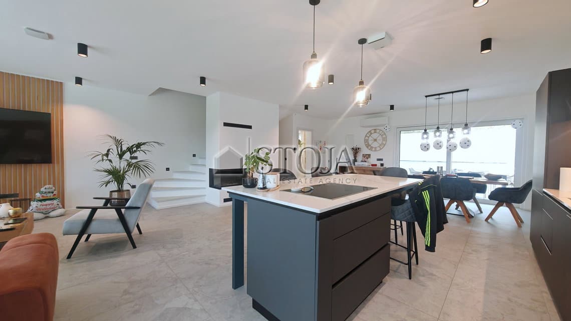 Prodaja, Hiša, Samostojna, Ljubljana okolica, Dol pri Ljubljani, Dol pri Ljubljani, 227.6 m2 — photo 4 of 23