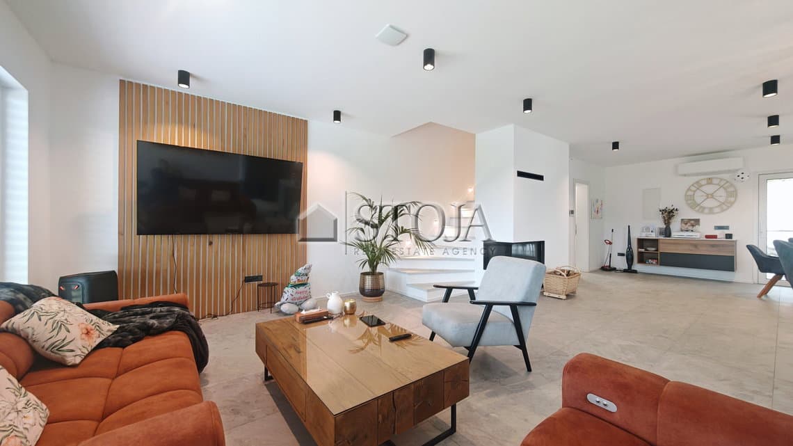 Prodaja, Hiša, Samostojna, Ljubljana okolica, Dol pri Ljubljani, Dol pri Ljubljani, 227.6 m2 — photo 11 of 23
