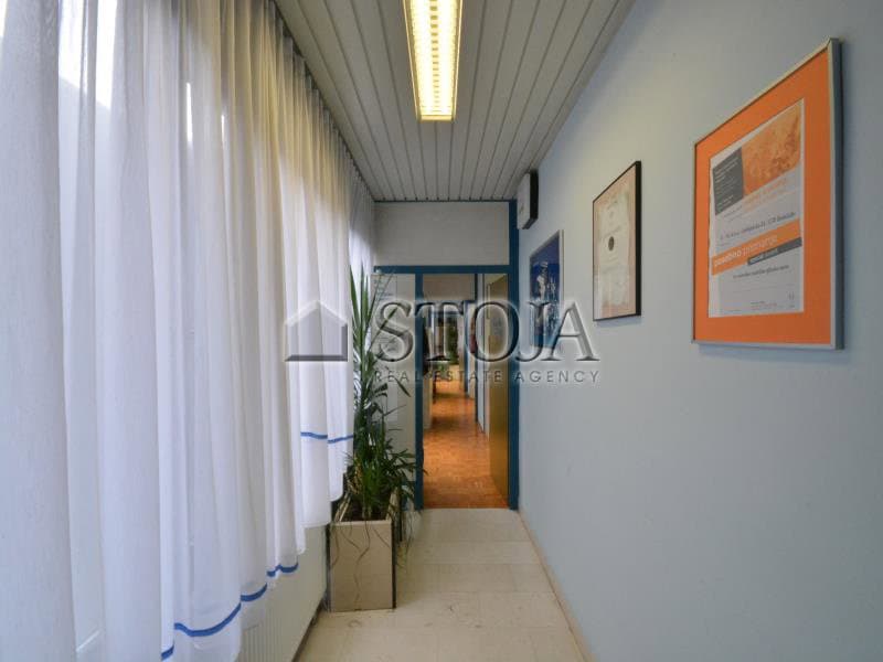 Prodaja, Poslovni prostor, Pisarna, Ljubljana okolica, Domžale, Domžale, 175 m2 — photo 2 of 10