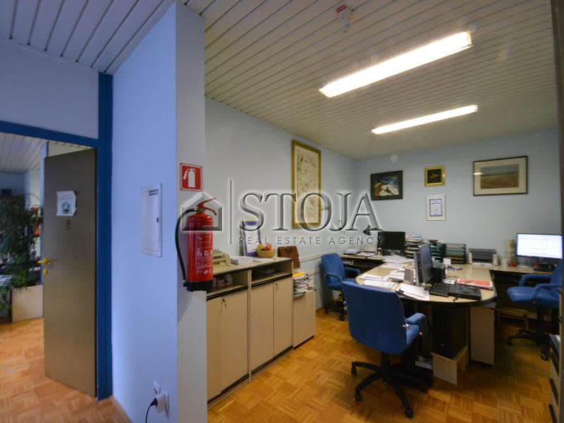 Prodaja, Poslovni prostor, Pisarna, Ljubljana okolica, Domžale, Domžale, 175 m2 — photo 6 of 10