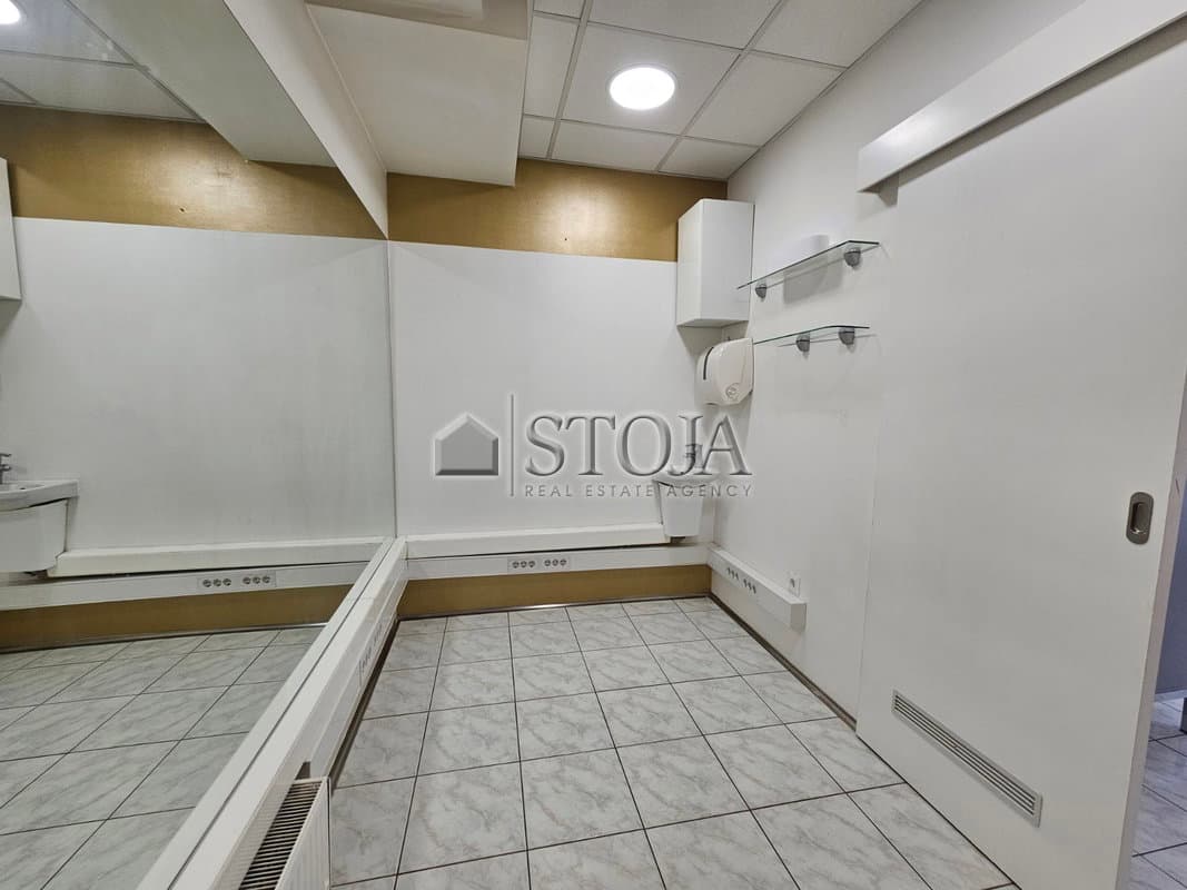 Oddaja, Poslovni prostor, Prostor za storitve, Ljubljana mesto, Šiška, Tacen, 30 m2 — photo 8 of 13