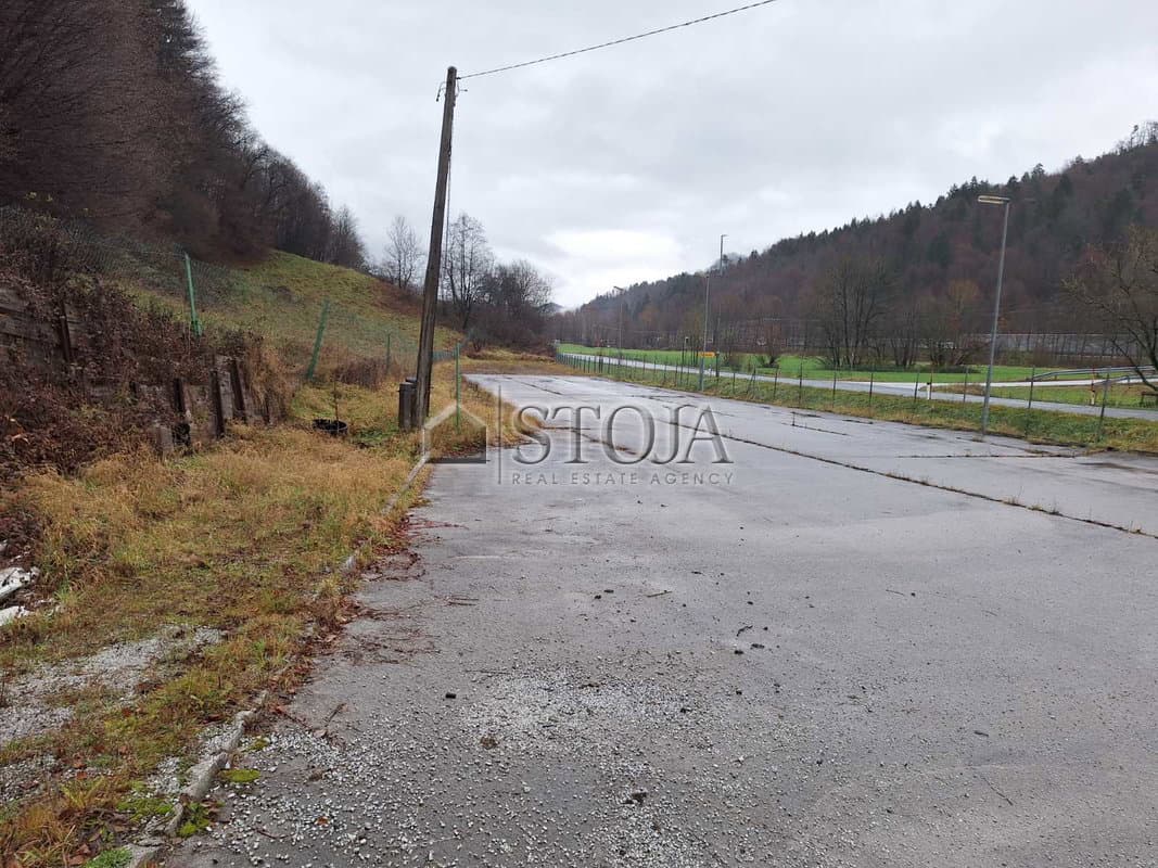 Poslovno stanovanjska hiša z velikim parkiriščem za parkiranje kamionov! — photo 4 of 31