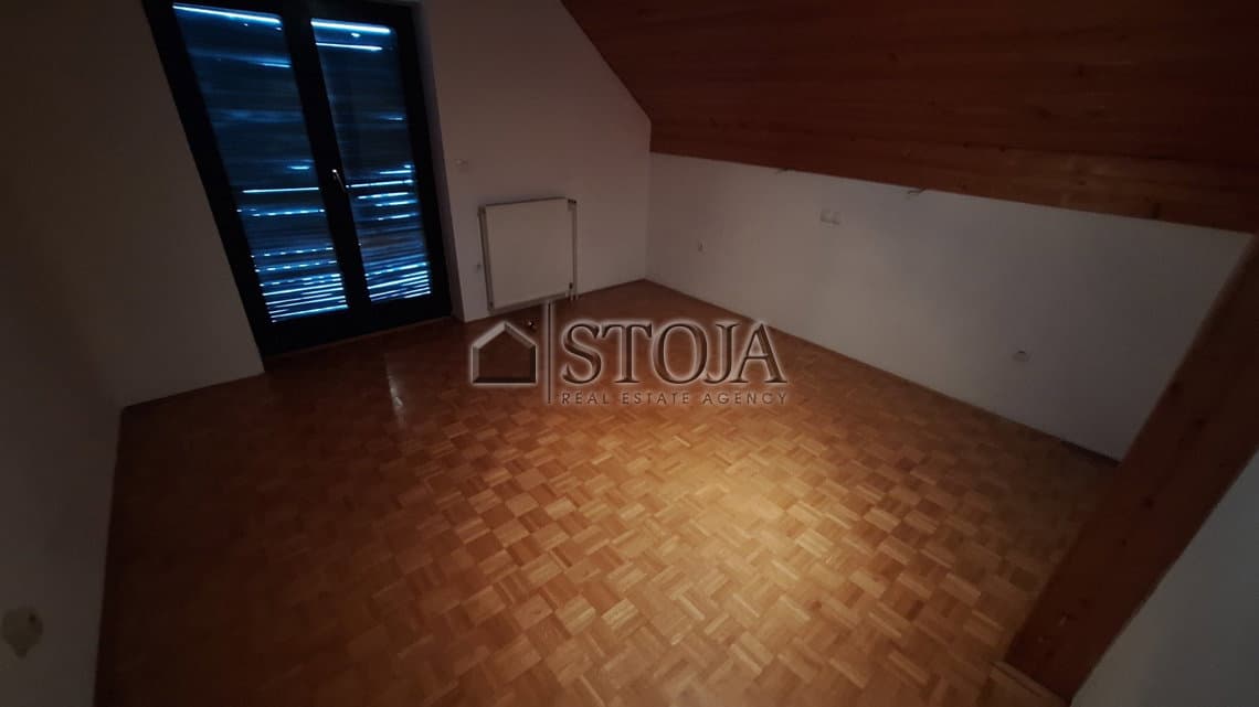 Poslovno stanovanjska hiša z velikim parkiriščem za parkiranje kamionov! — photo 11 of 31