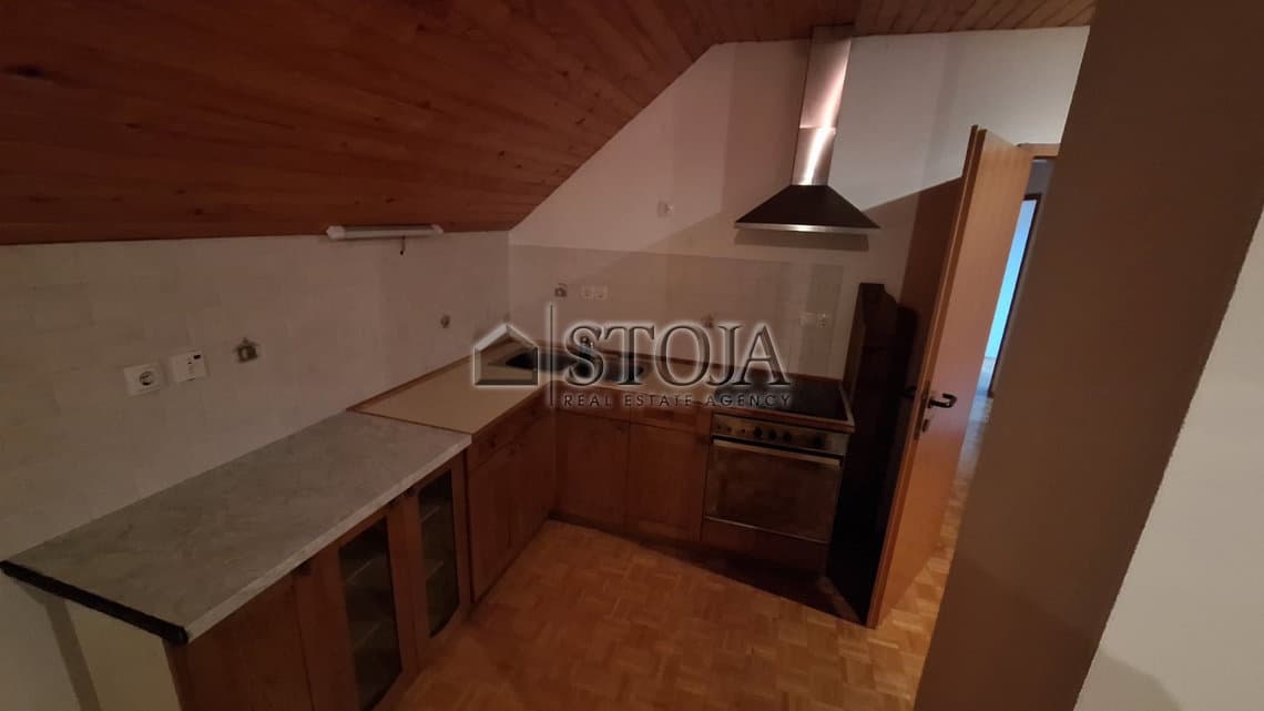 Poslovno stanovanjska hiša z velikim parkiriščem za parkiranje kamionov! — photo 12 of 31