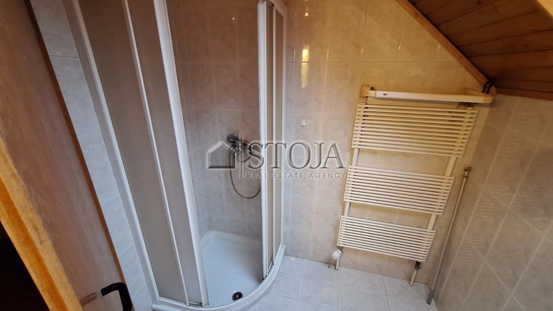 Poslovno stanovanjska hiša z velikim parkiriščem za parkiranje kamionov! — photo 14 of 31