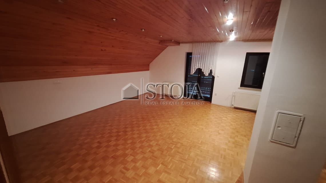 Poslovno stanovanjska hiša z velikim parkiriščem za parkiranje kamionov! — photo 15 of 31