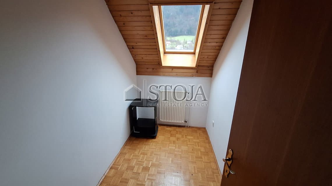 Poslovno stanovanjska hiša z velikim parkiriščem za parkiranje kamionov! — photo 19 of 31