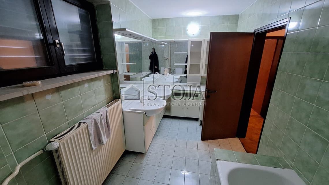 Poslovno stanovanjska hiša z velikim parkiriščem za parkiranje kamionov! — photo 22 of 31