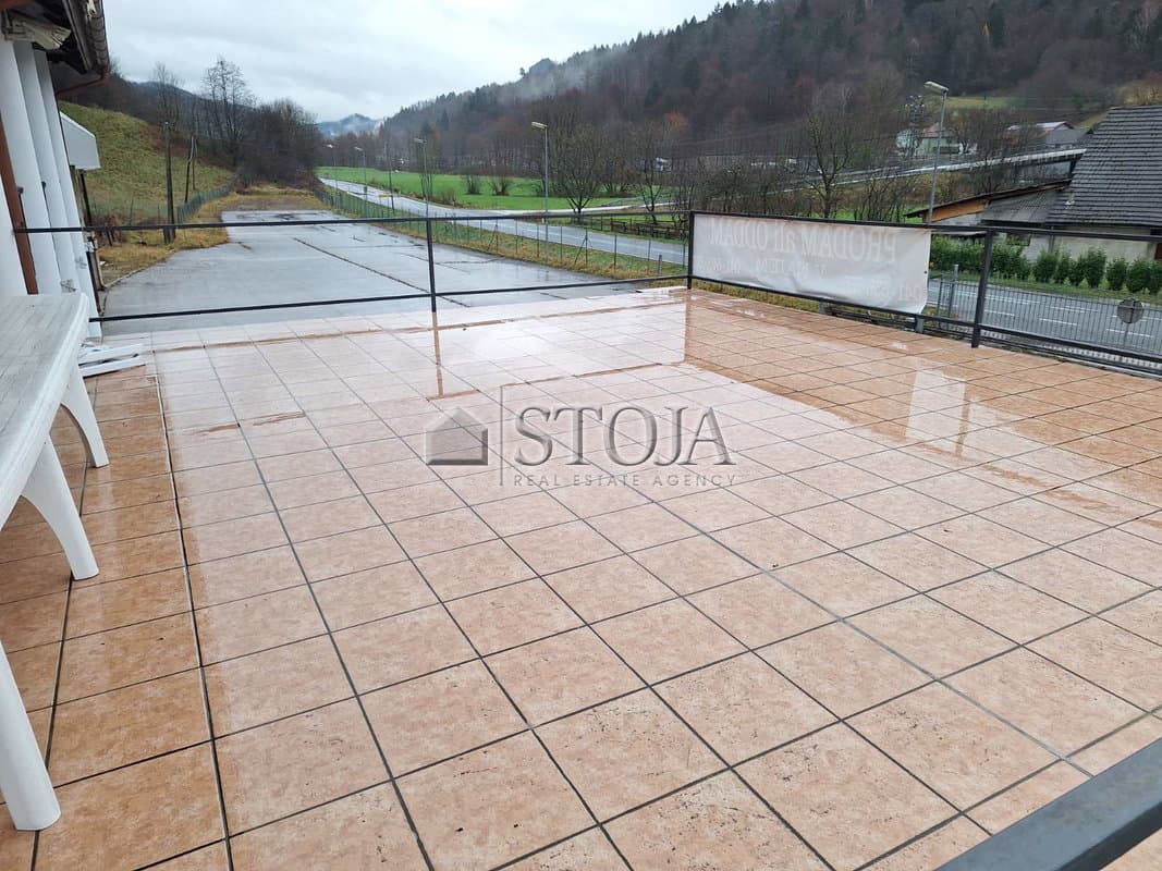 Poslovno stanovanjska hiša z velikim parkiriščem za parkiranje kamionov! — photo 25 of 31