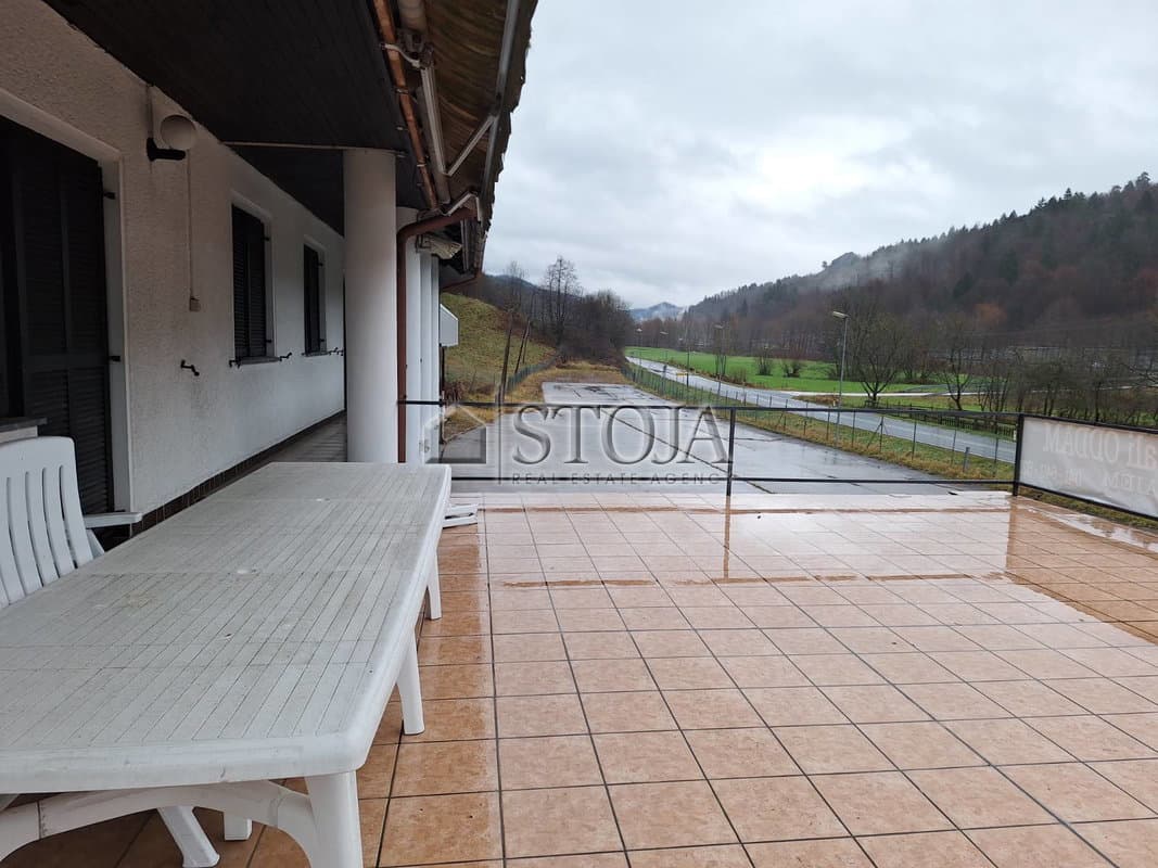 Poslovno stanovanjska hiša z velikim parkiriščem za parkiranje kamionov! — photo 13 of 31