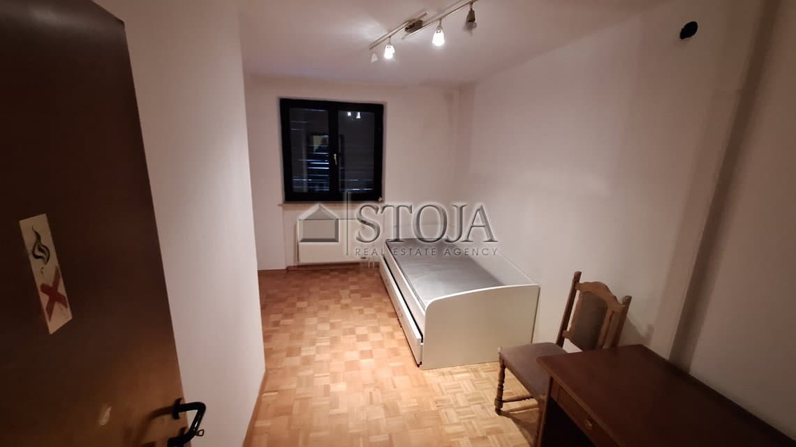 Poslovno stanovanjska hiša z velikim parkiriščem za parkiranje kamionov! — photo 30 of 31