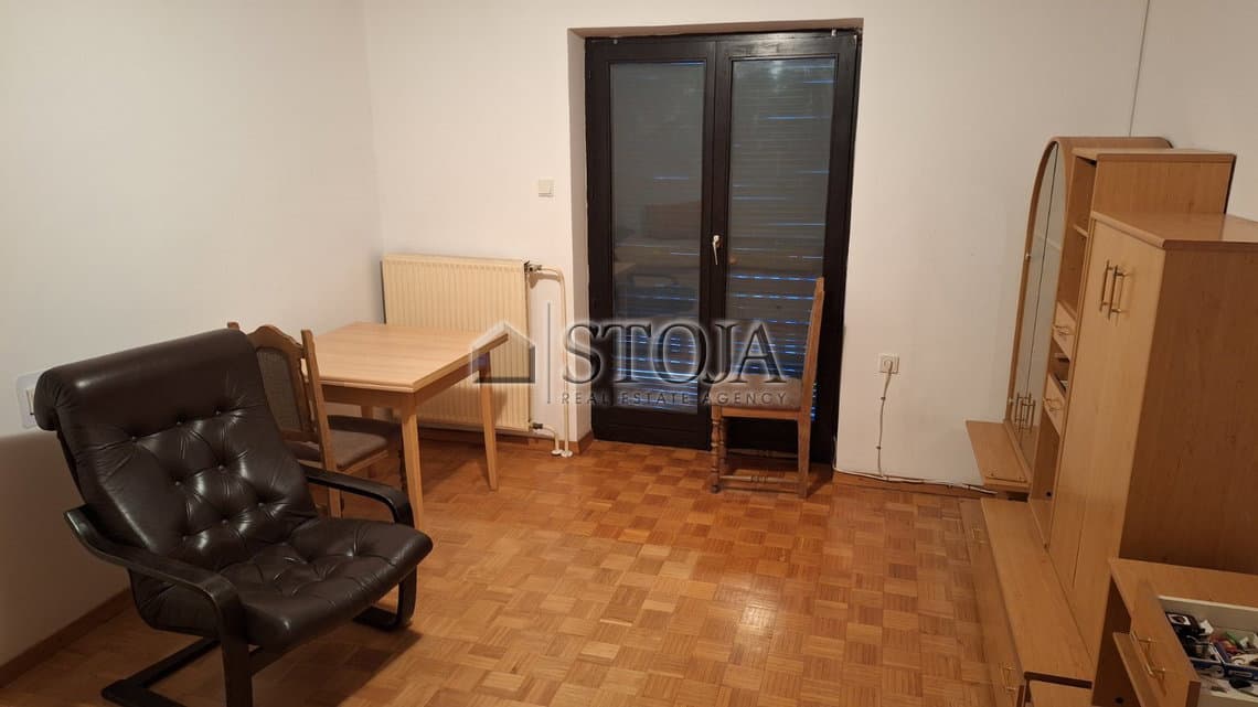 Poslovno stanovanjska hiša z velikim parkiriščem za parkiranje kamionov! — photo 31 of 31