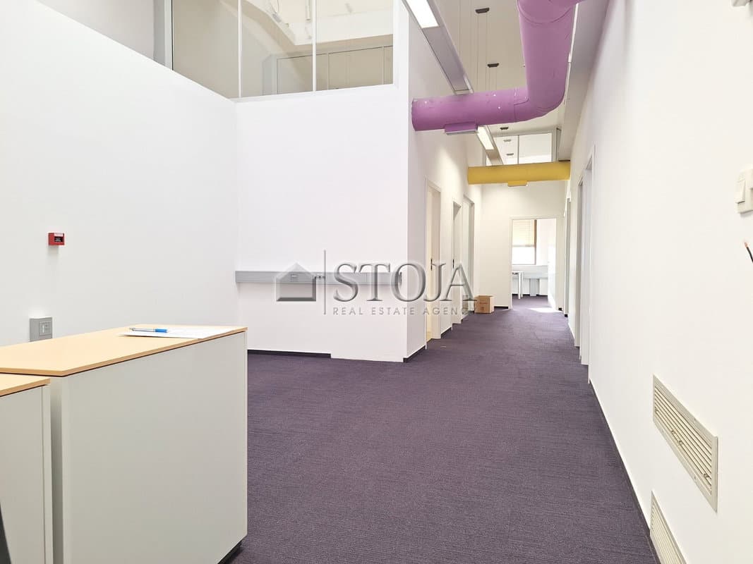 Urejene pisarne v lepi poslovni stavbi v ljubljanskem Btc-ju. — photo 2 of 10