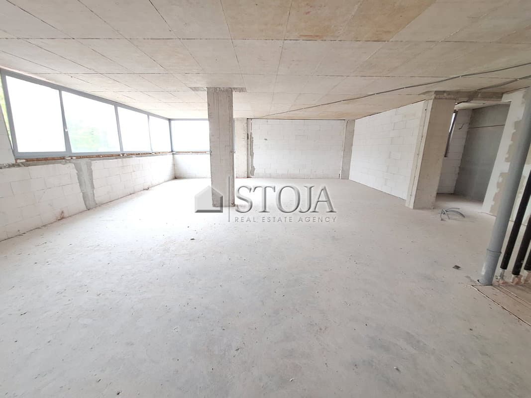 Proizvodno skladišni prostor v poslovni coni! — photo 15 of 27