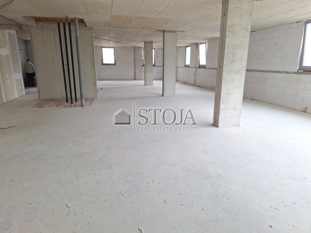 Proizvodno skladišni prostor v poslovni coni! — photo 18 of 27