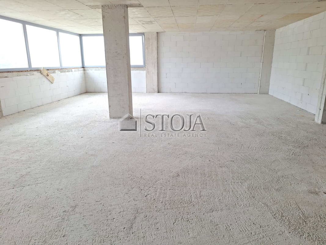 Proizvodno skladišni prostor v poslovni coni! — photo 20 of 27