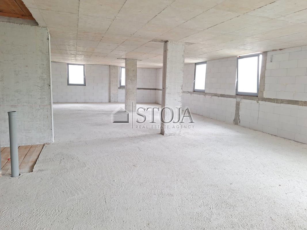 Proizvodno skladišni prostor v poslovni coni! — photo 21 of 27