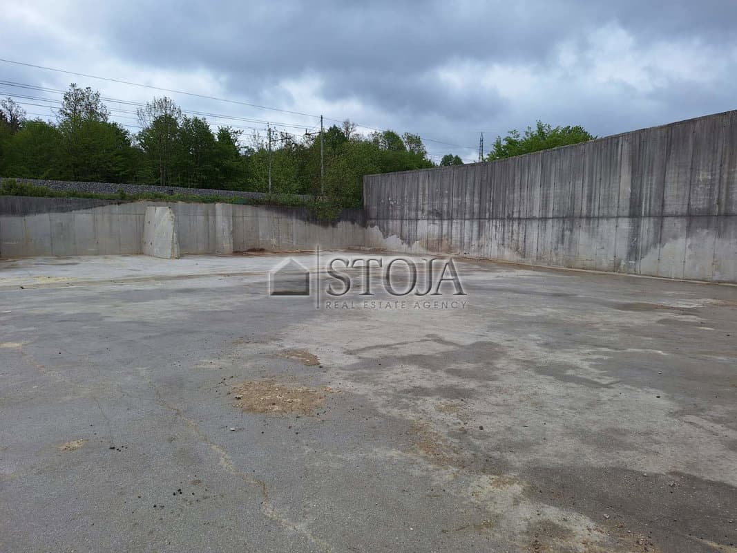 Proizvodno skladišni prostor v poslovni coni! — photo 25 of 27