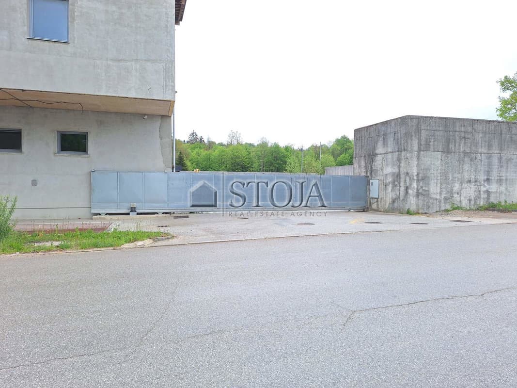 Proizvodno skladišni prostor v poslovni coni! — photo 27 of 27
