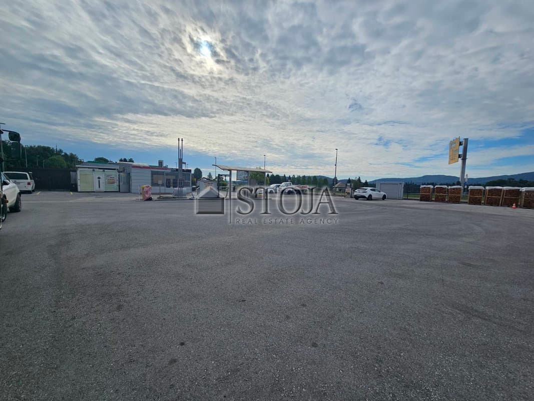 Prodaja, Parcela, Za investicijo, Ljubljana okolica, Vodice, Vodice, 1400 m2 — photo 1 of 4