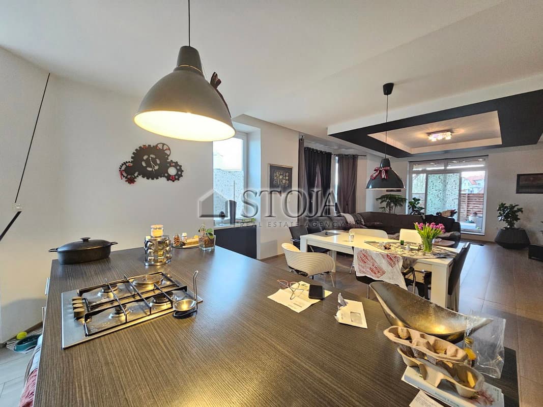Prodaja, Stanovanje, 5+ več sobno, Ljubljana okolica, Medvode, Medvode, 330 m2 — photo 8 of 16
