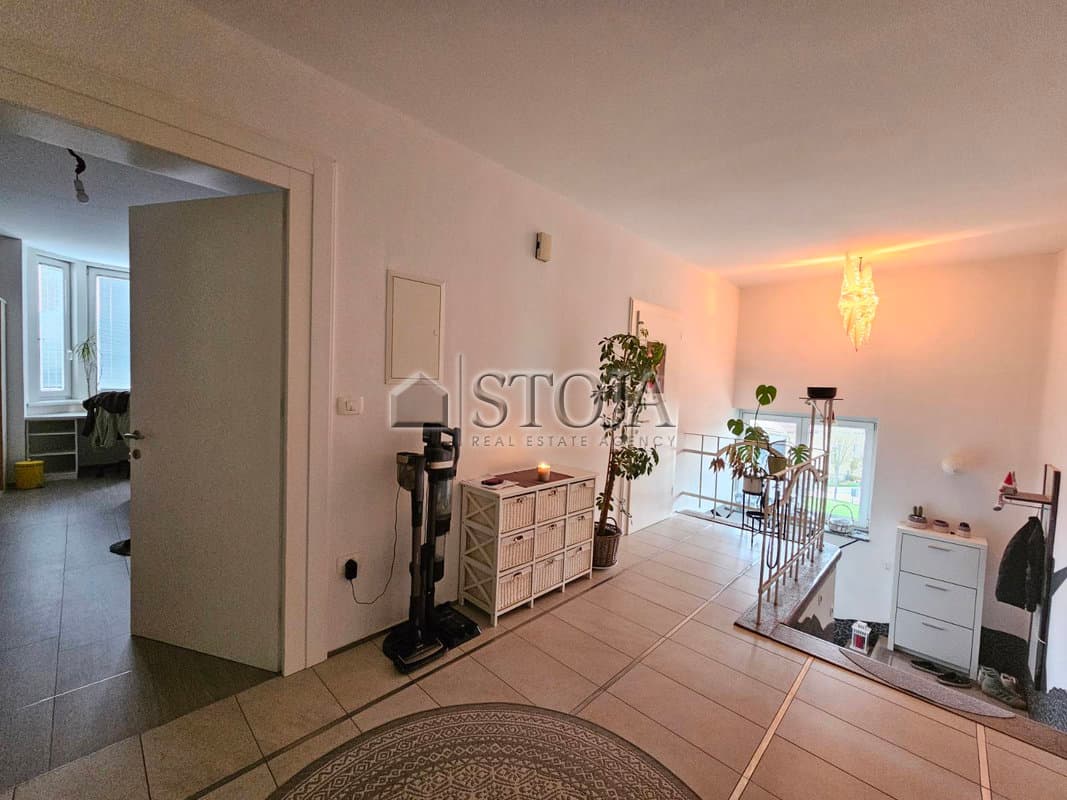 Prodaja, Stanovanje, 5+ več sobno, Ljubljana okolica, Medvode, Medvode, 330 m2 — photo 13 of 16