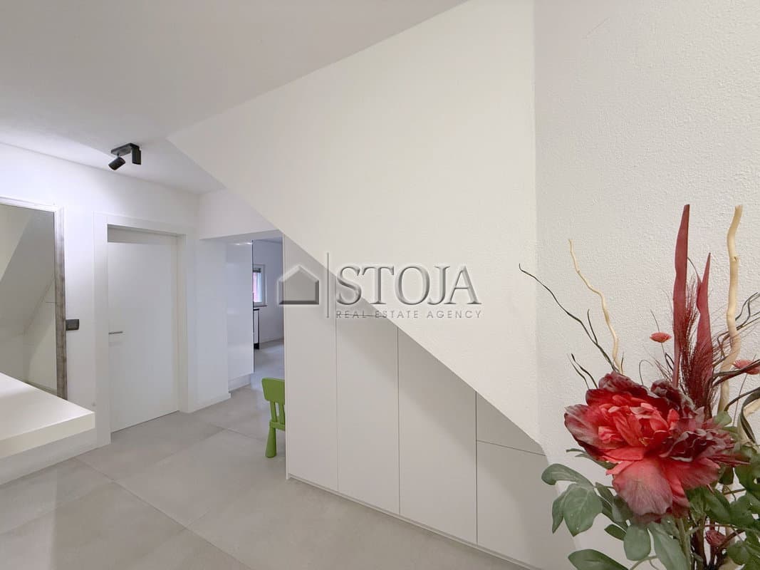 Prodaja, Hiša, Samostojna, Ljubljana mesto, Šiška, Vižmarje, 200 m2 — photo 9 of 23